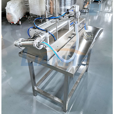 Halb automatisches flüssiges horizontales langlebiges Gut der Füllmaschine-0.6-0.8MPa