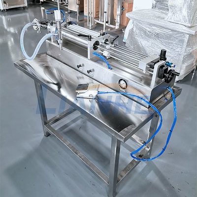Halb automatisches flüssiges horizontales langlebiges Gut der Füllmaschine-0.6-0.8MPa