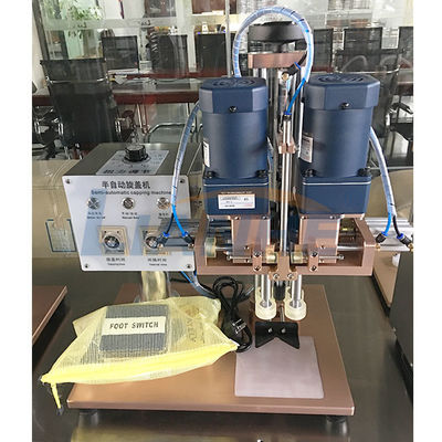 Halb automatische Flaschen-mit einer Kappe bedeckende Maschine 220V/110V mit 4 Rollen